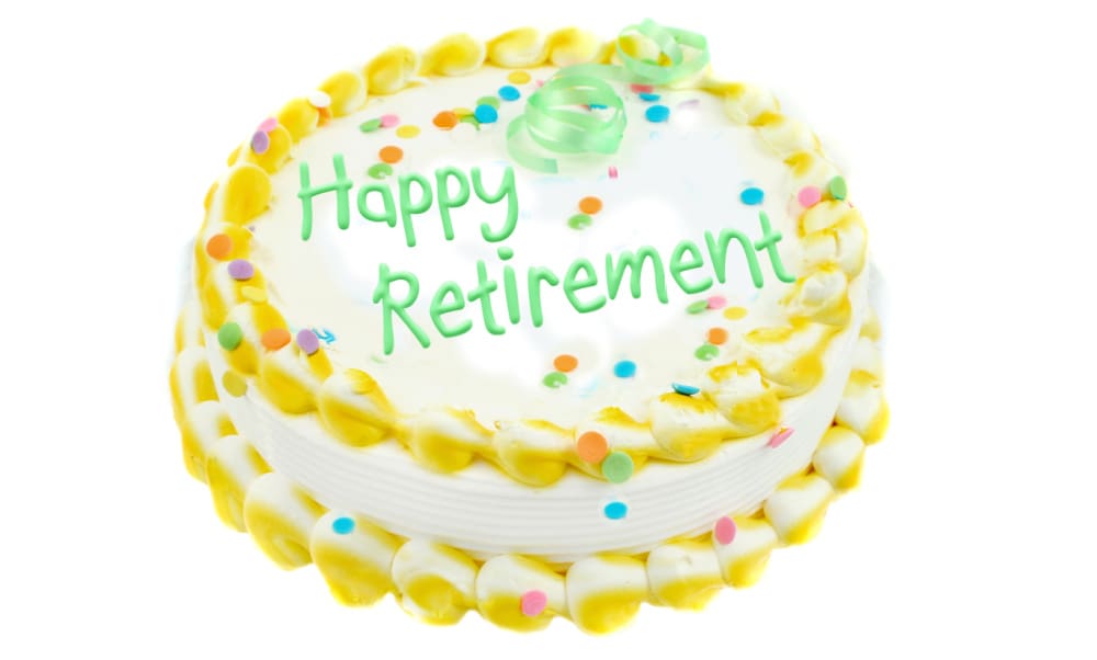 Planning a meaningful retirement party at work. Happy Retirement cake.